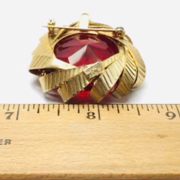 Vintage signed Kramer New York large ruby glass brooch or pendant necklace - Picture 3 of 6